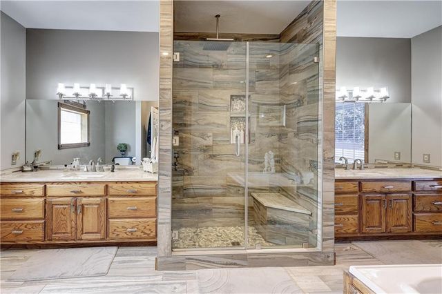 124 Huntington Circle, Pittsburg, KS 66762