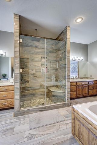 124 Huntington Circle, Pittsburg, KS 66762