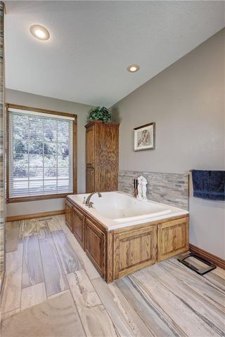 124 Huntington Circle, Pittsburg, KS 66762