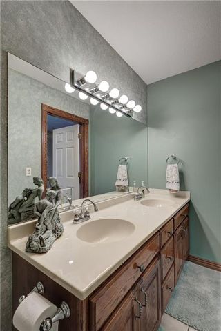 124 Huntington Circle, Pittsburg, KS 66762