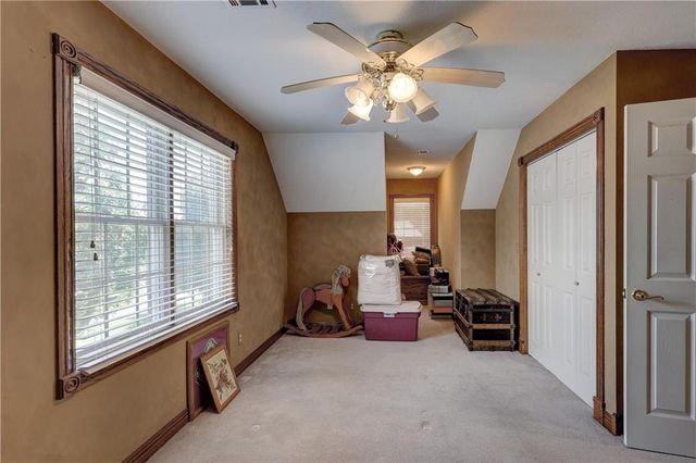 124 Huntington Circle, Pittsburg, KS 66762