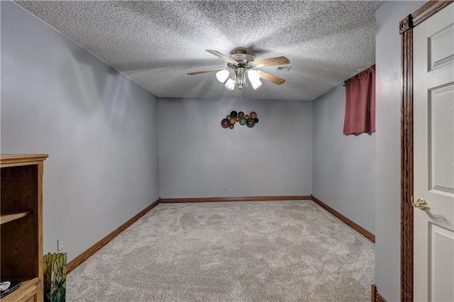 124 Huntington Circle, Pittsburg, KS 66762