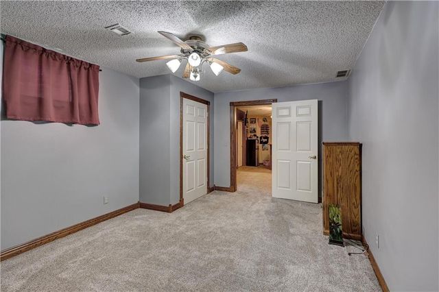 124 Huntington Circle, Pittsburg, KS 66762