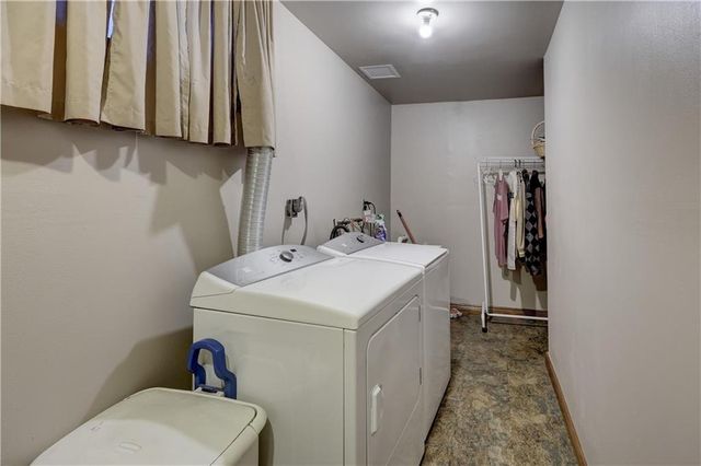 124 Huntington Circle, Pittsburg, KS 66762