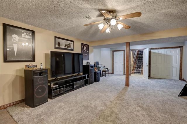 124 Huntington Circle, Pittsburg, KS 66762