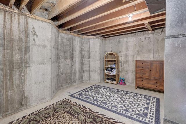 124 Huntington Circle, Pittsburg, KS 66762