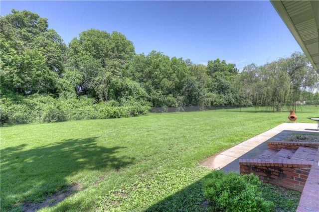 124 Huntington Circle, Pittsburg, KS 66762