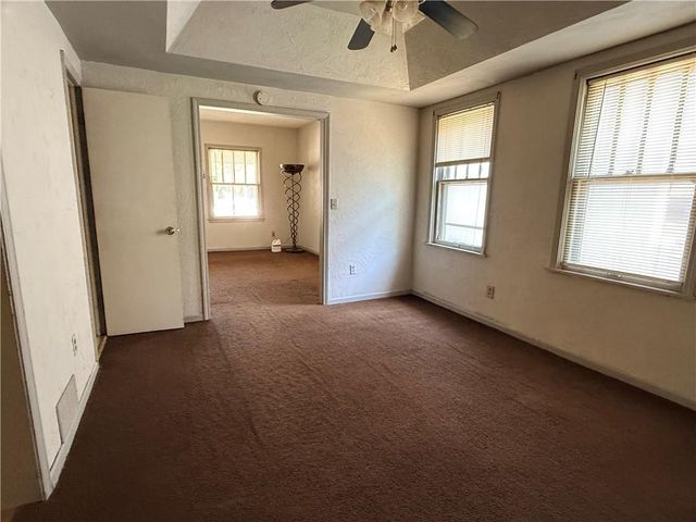2750 Lister Avenue, Kansas City, MO 64128