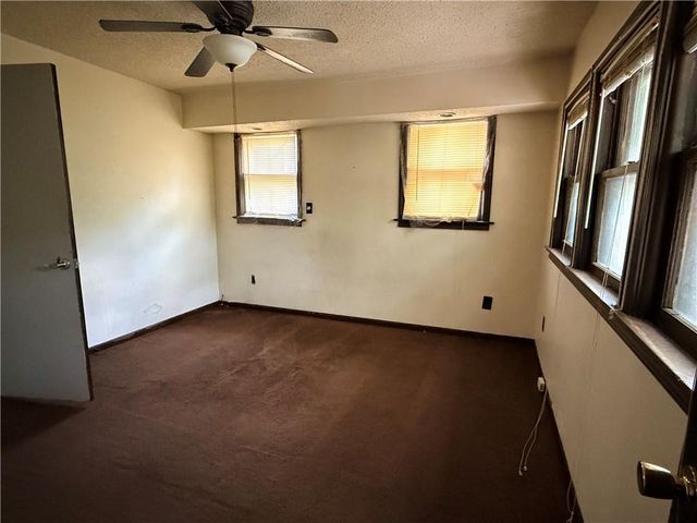 2750 Lister Avenue, Kansas City, MO 64128