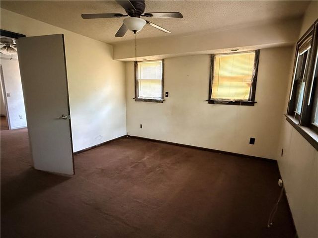 2750 Lister Avenue, Kansas City, MO 64128