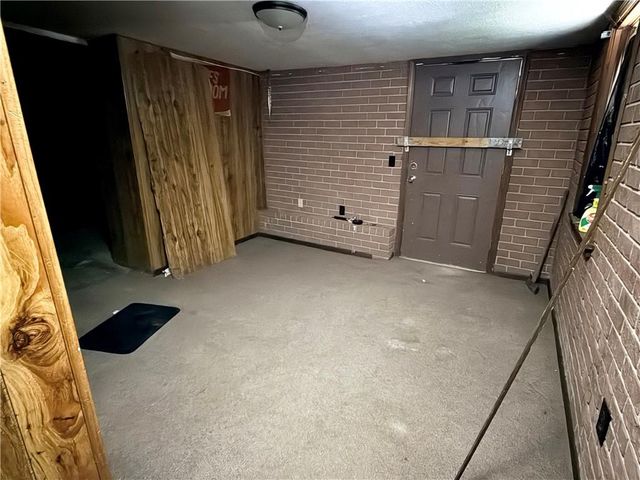 2750 Lister Avenue, Kansas City, MO 64128