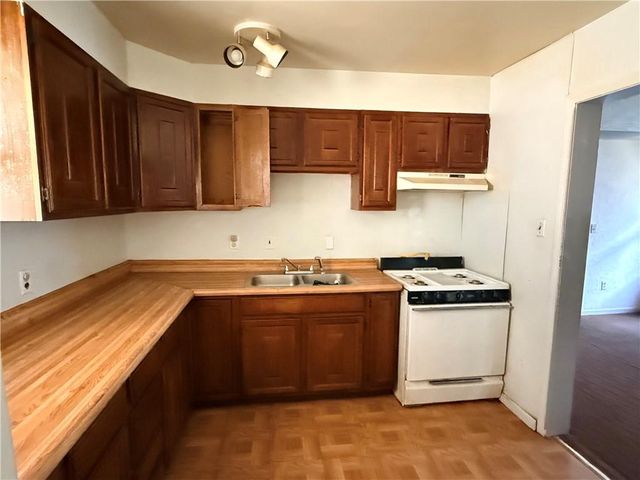 2750 Lister Avenue, Kansas City, MO 64128