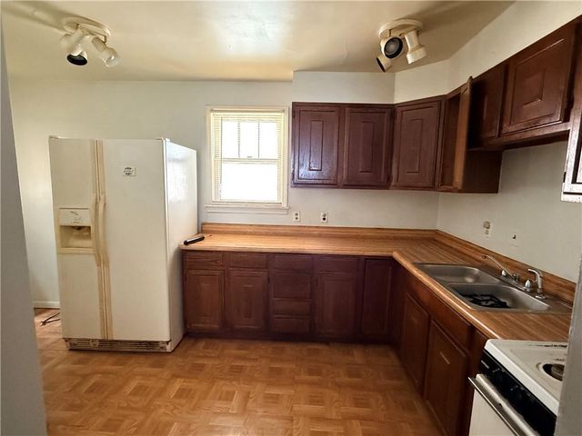 2750 Lister Avenue, Kansas City, MO 64128