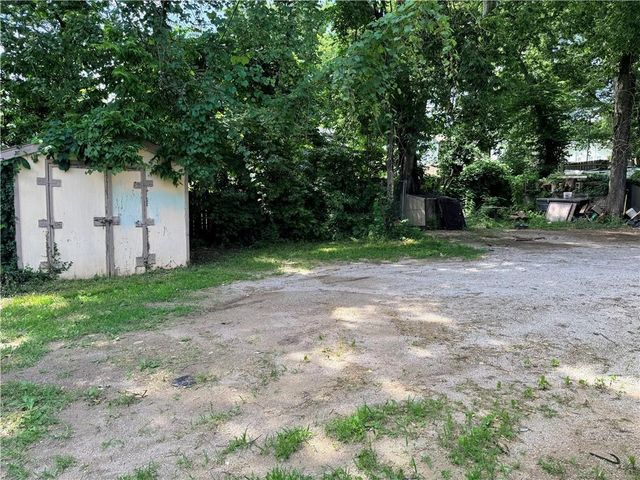 2750 Lister Avenue, Kansas City, MO 64128