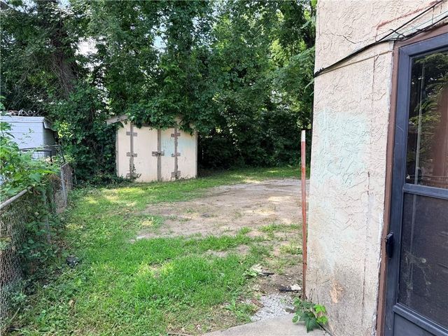 2750 Lister Avenue, Kansas City, MO 64128