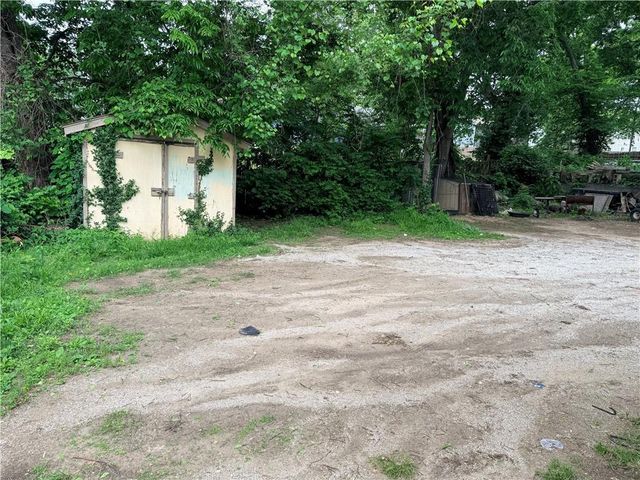 2750 Lister Avenue, Kansas City, MO 64128