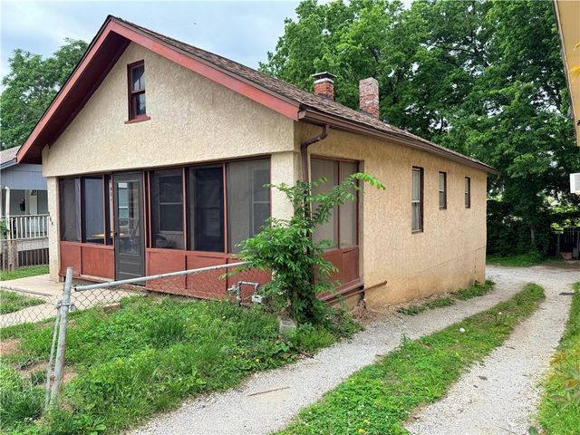 2750 Lister Avenue, Kansas City, MO 64128