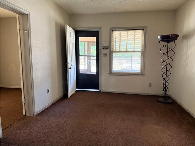 2750 Lister Avenue, Kansas City, MO 64128