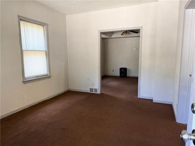 2750 Lister Avenue, Kansas City, MO 64128