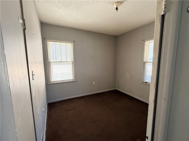 2750 Lister Avenue, Kansas City, MO 64128