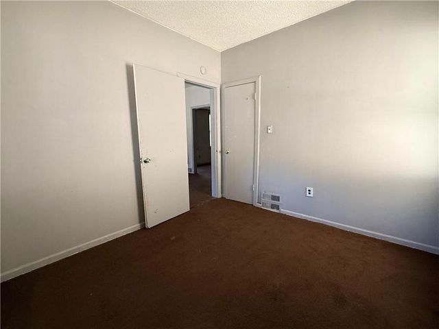 2750 Lister Avenue, Kansas City, MO 64128