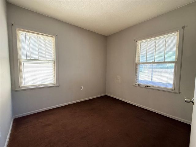 2750 Lister Avenue, Kansas City, MO 64128