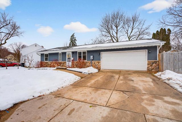 345 RIVER DRIVE, Appleton, WI 54915