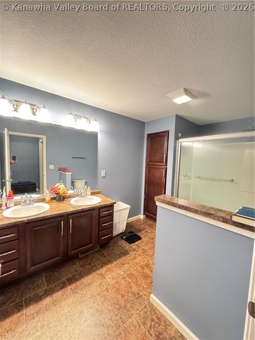 157 Crihfield Road, Kenna, WV 25248