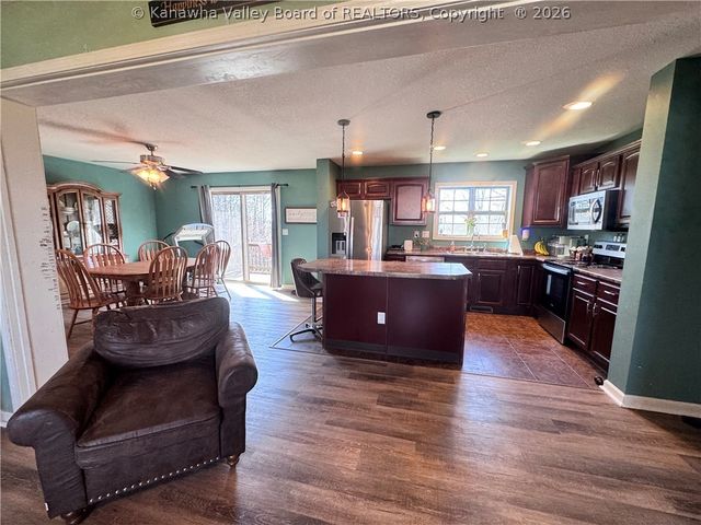 157 Crihfield Road, Kenna, WV 25248