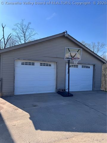 157 Crihfield Road, Kenna, WV 25248
