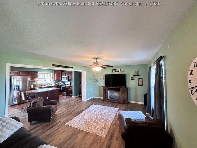 157 Crihfield Road, Kenna, WV 25248