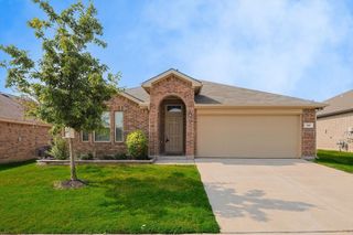 461 Saguaro Drive, Fort Worth, TX 76052