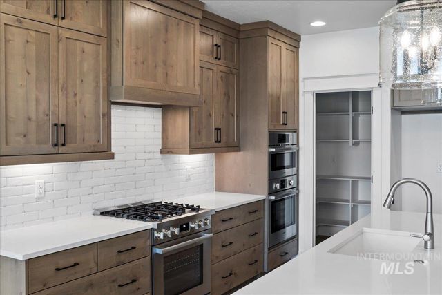 7094 N Canter Trail Ave, Meridian, ID 83646