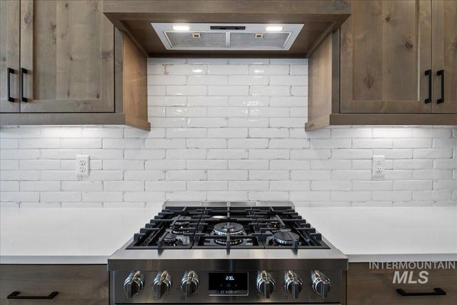 7094 N Canter Trail Ave, Meridian, ID 83646