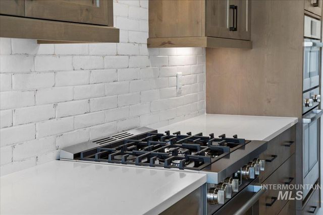 7094 N Canter Trail Ave, Meridian, ID 83646