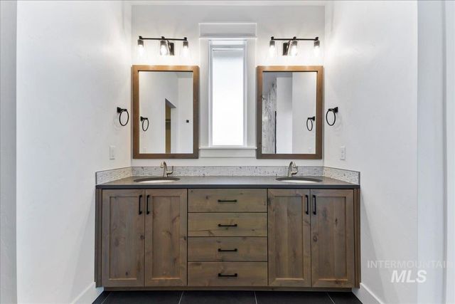 7094 N Canter Trail Ave, Meridian, ID 83646