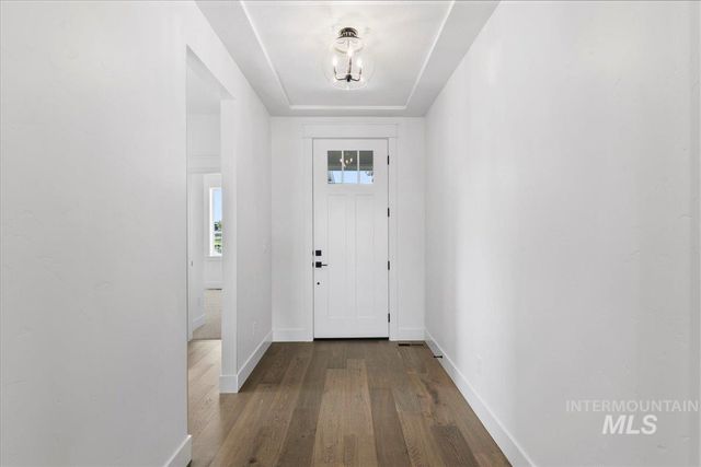 7094 N Canter Trail Ave, Meridian, ID 83646