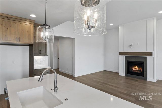 7094 N Canter Trail Ave, Meridian, ID 83646