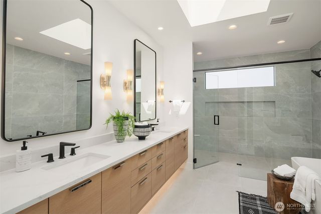 16711 NE 16th Place, Bellevue, WA 98008