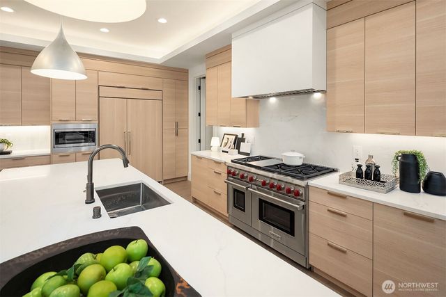 16711 NE 16th Place, Bellevue, WA 98008