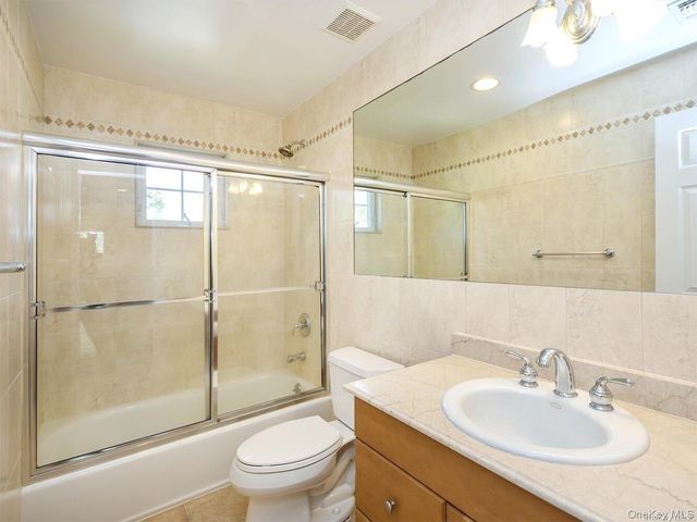 51 Inwood Road B, Port Washington, NY 11050