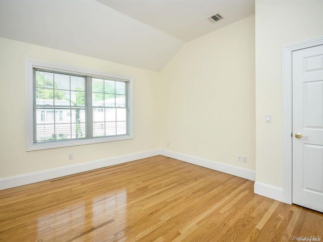 51 Inwood Road B, Port Washington, NY 11050