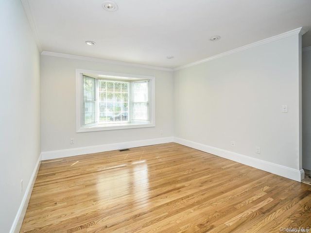 51 Inwood Road B, Port Washington, NY 11050