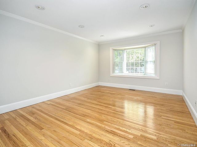 51 Inwood Road B, Port Washington, NY 11050