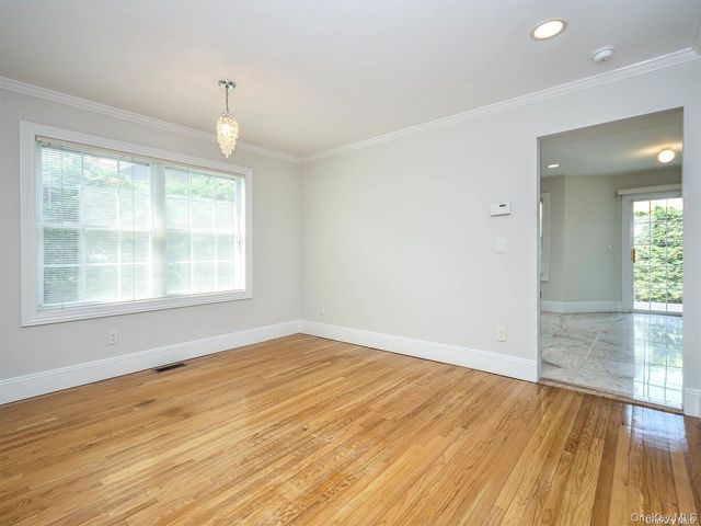51 Inwood Road B, Port Washington, NY 11050
