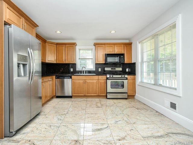 51 Inwood Road B, Port Washington, NY 11050