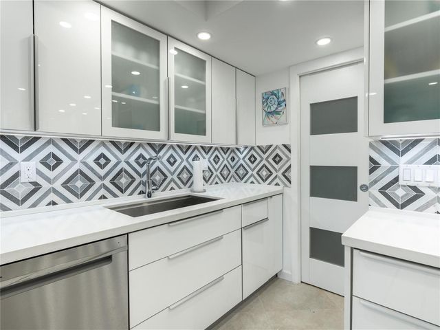 2850 N Palm Aire Drive 601, Pompano Beach, FL 33069