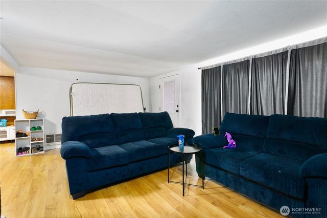 2205 S Meridian, Puyallup, WA 98374