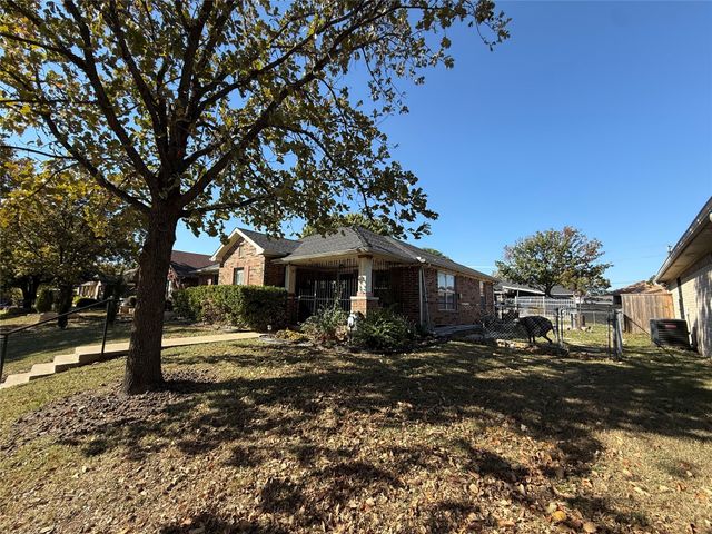 2711 Lucile Herrin, Dallas, TX 75227