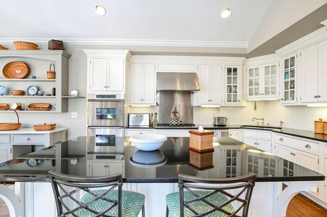 199 E Bay Road APT 12, Osterville, MA 02655